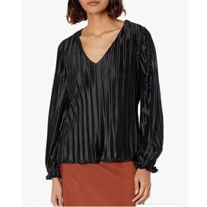 ASTR the Label Holly Pleated V-Neck Satin Top Black Large EUC